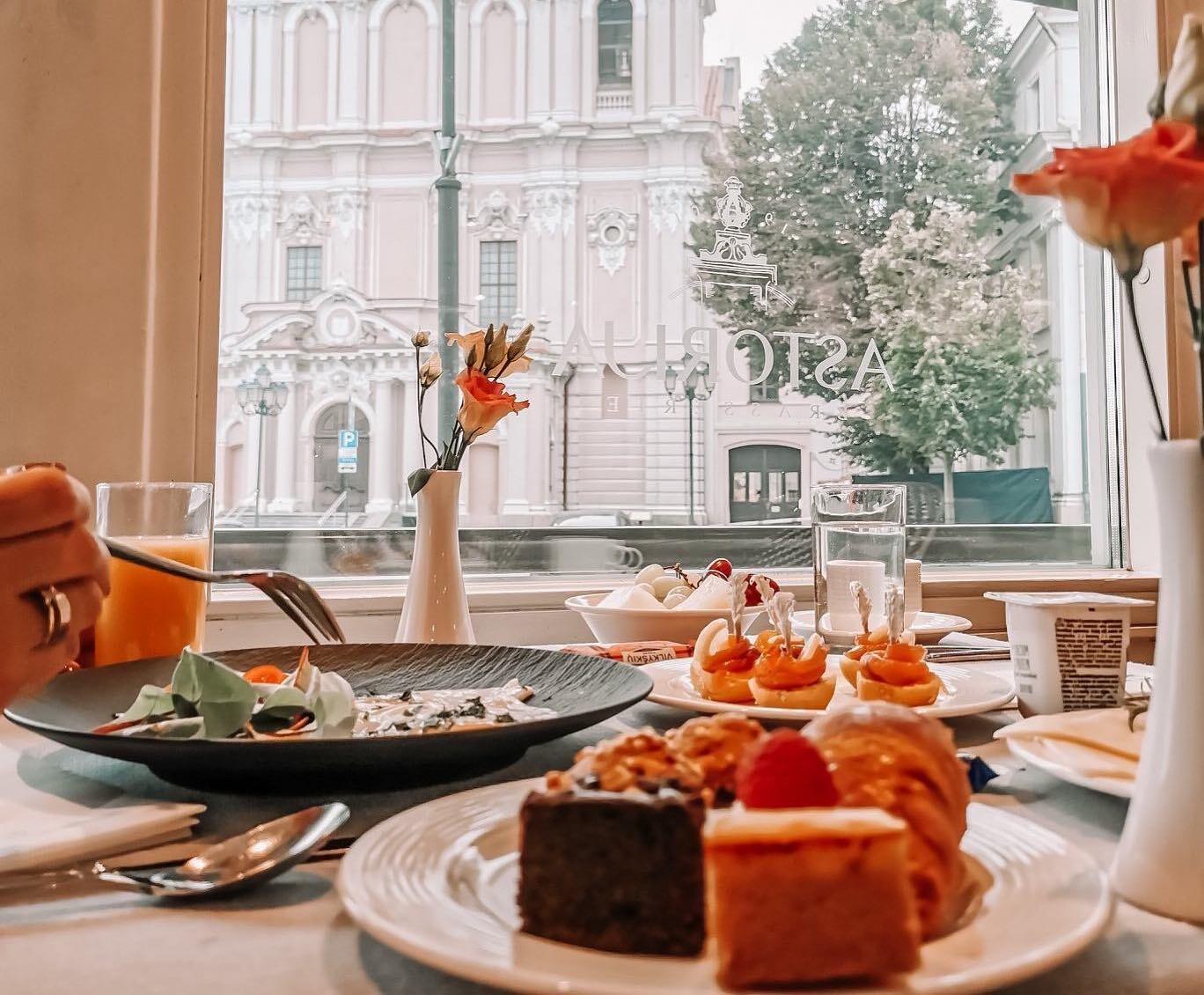 Astorija Brasserie & Bar - Vilniaus restoranai su vaizdu.